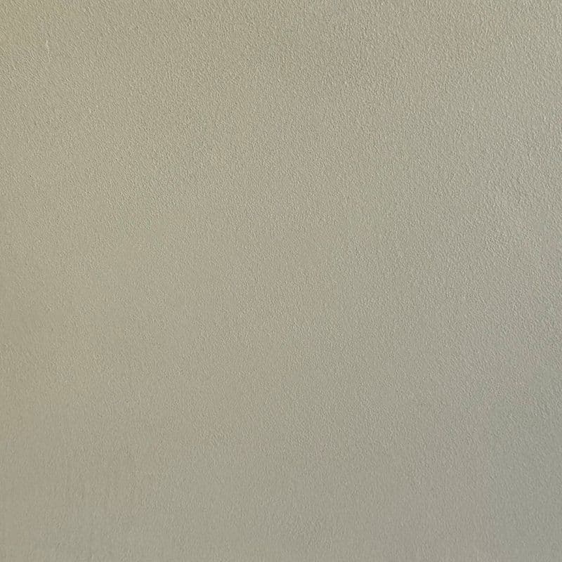 Een woonkamer met een lavavloer gietvloer.