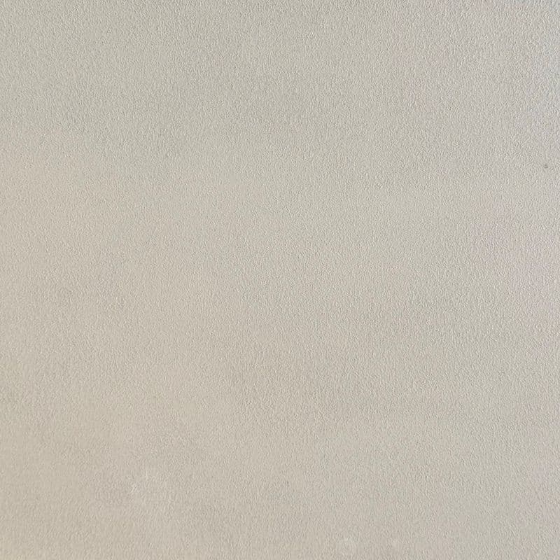 Een woonkamer met een lavavloer gietvloer.