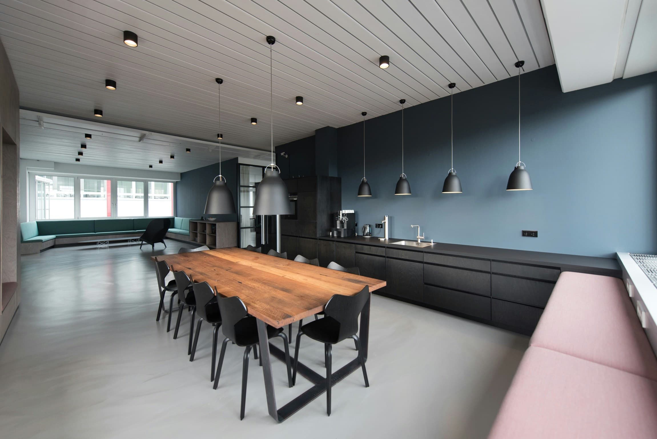 Een industriele woonkamer